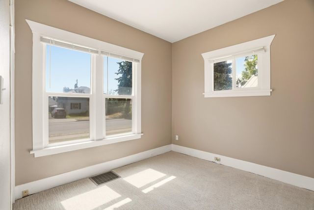 114 2nd St, Cheney, WA 99004