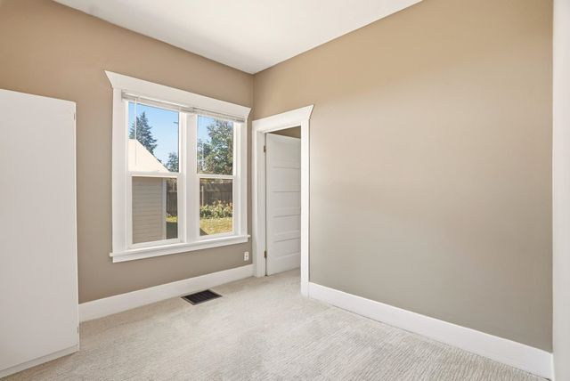 114 2nd St, Cheney, WA 99004