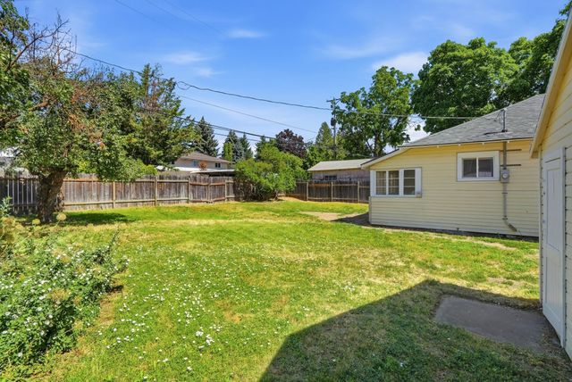 114 2nd St, Cheney, WA 99004