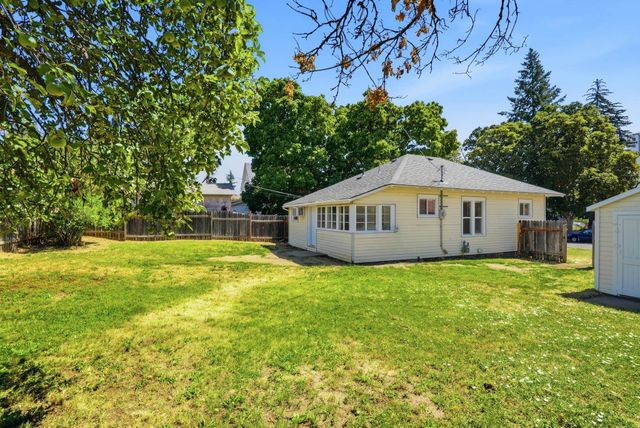 114 2nd St, Cheney, WA 99004