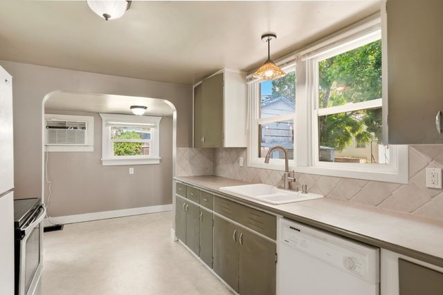 114 2nd St, Cheney, WA 99004