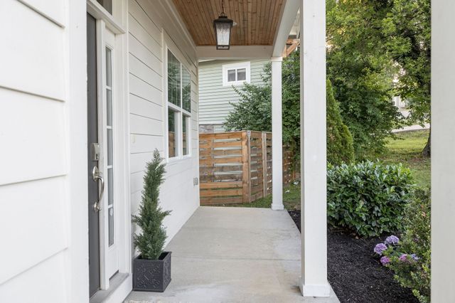 95 McKennell Dr, Nashville, TN 37206