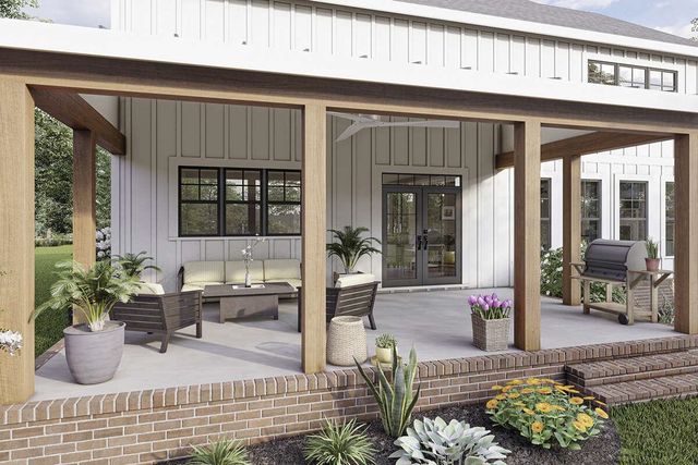 51 Locust Street, South Hampton, NH 03827