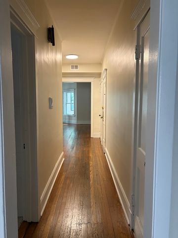 844 W Belle Plaine Avenue 1E, Chicago, IL 60613