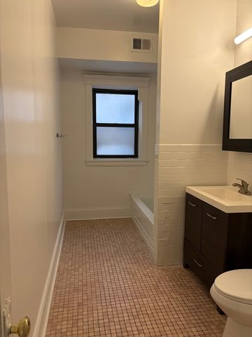 844 W Belle Plaine Avenue 1E, Chicago, IL 60613