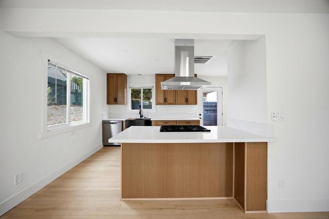 4527 49 Olney St, San Diego, CA 92109