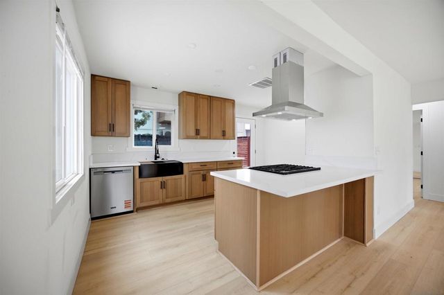 4527 49 Olney St, San Diego, CA 92109