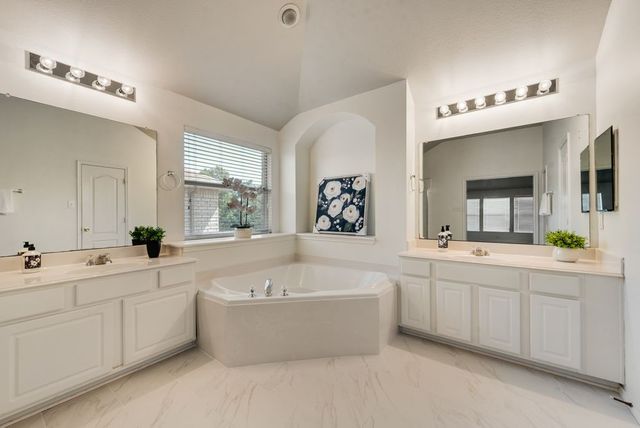 306 Salsbury Drive, Euless, TX 76040