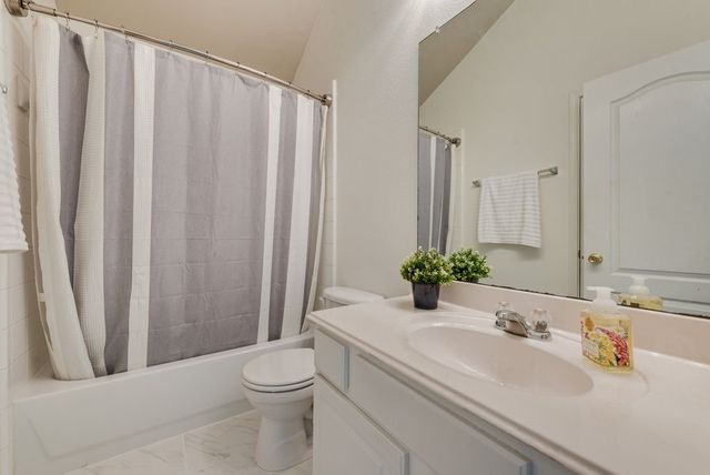 306 Salsbury Drive, Euless, TX 76040