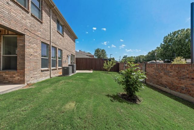 306 Salsbury Drive, Euless, TX 76040