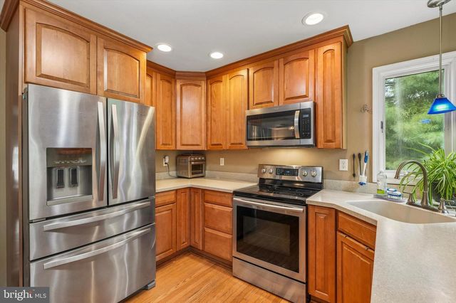 28 RIDGE RUN RD, Sellersville, PA 18960