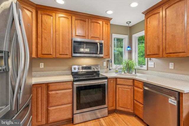 28 RIDGE RUN RD, Sellersville, PA 18960