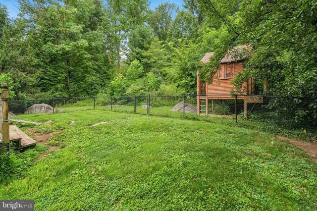 28 RIDGE RUN RD, Sellersville, PA 18960