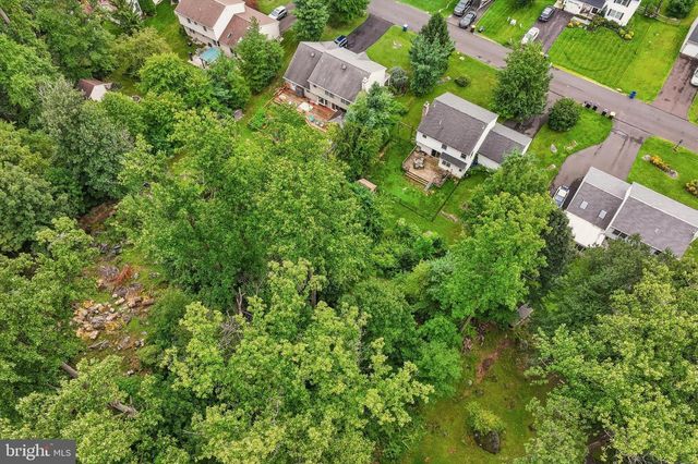 28 RIDGE RUN RD, Sellersville, PA 18960