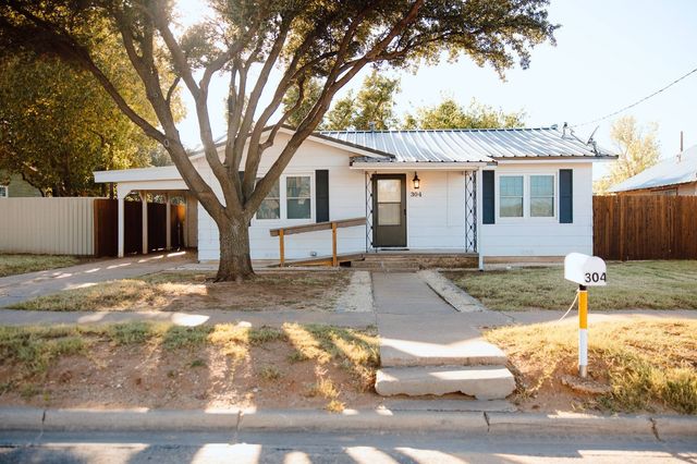 304 S Main Street, Loraine, TX 79532