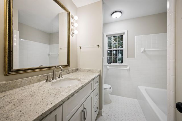 2030 BRIERBROOK RD, Germantown, TN 38138