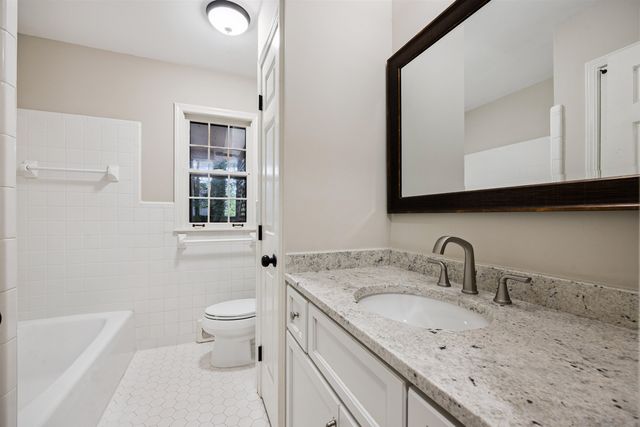 2030 BRIERBROOK RD, Germantown, TN 38138