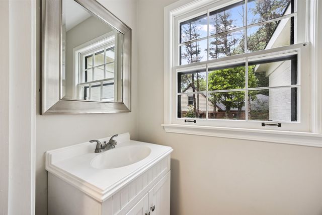 2030 BRIERBROOK RD, Germantown, TN 38138