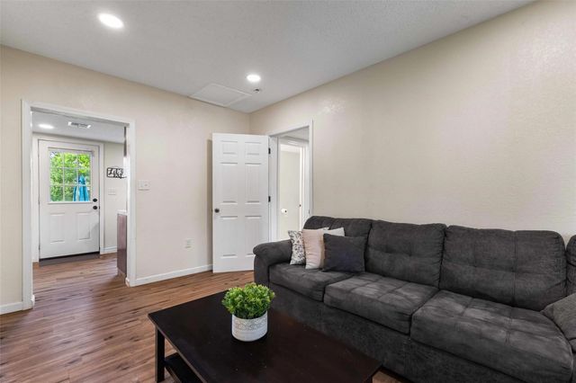 1126 W 7th Street, Mcgregor, TX 76657