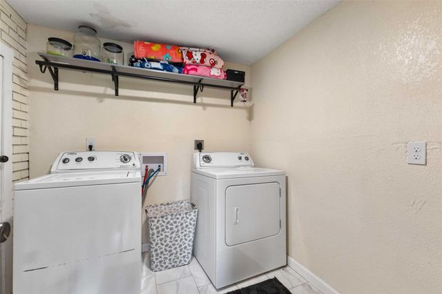 1126 W 7th Street, Mcgregor, TX 76657