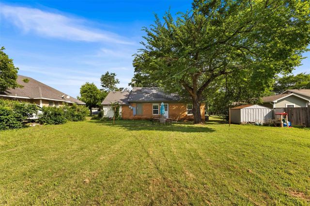 1126 W 7th Street, Mcgregor, TX 76657