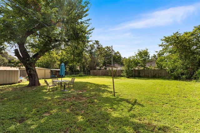 1126 W 7th Street, Mcgregor, TX 76657