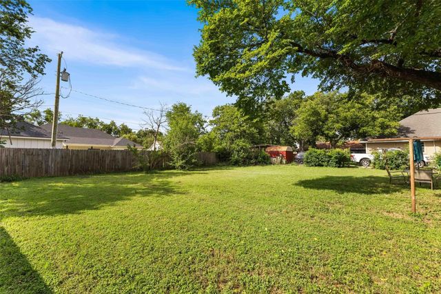 1126 W 7th Street, Mcgregor, TX 76657