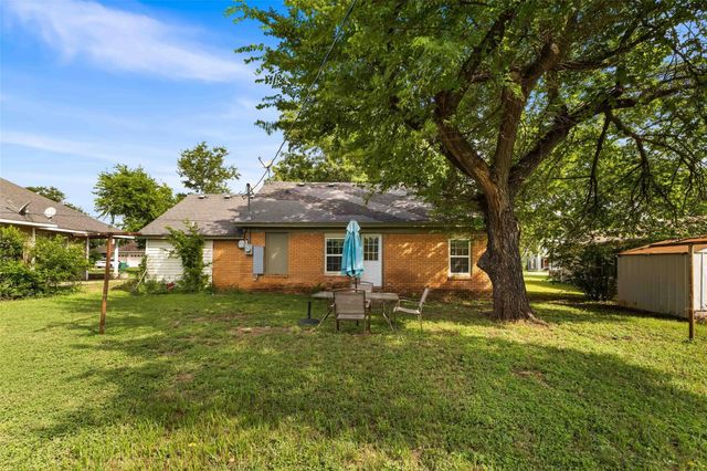 1126 W 7th Street, Mcgregor, TX 76657