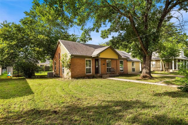 1126 W 7th Street, Mcgregor, TX 76657
