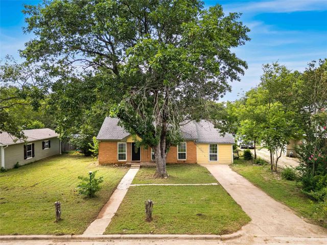 1126 W 7th Street, Mcgregor, TX 76657