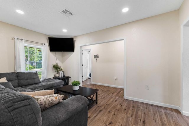 1126 W 7th Street, Mcgregor, TX 76657