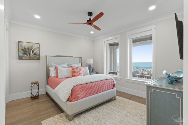 24 Baybridge Dr, Gulf Breeze, FL 32561