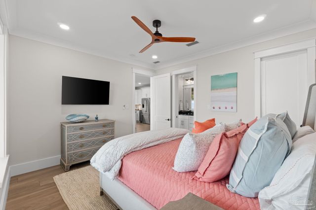 24 Baybridge Dr, Gulf Breeze, FL 32561