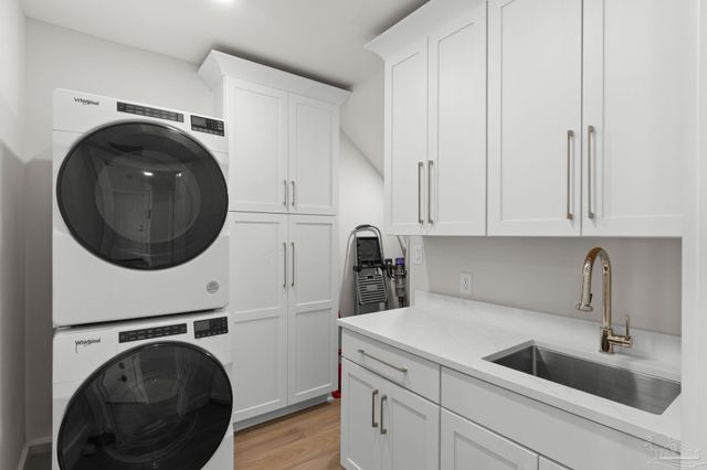 24 Baybridge Dr, Gulf Breeze, FL 32561