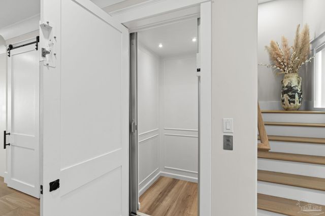 24 Baybridge Dr, Gulf Breeze, FL 32561