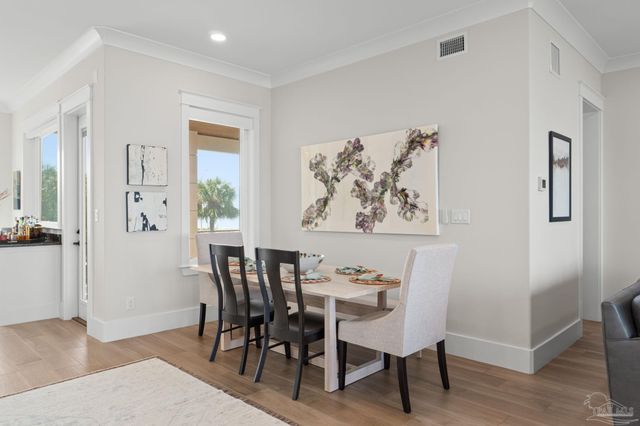 24 Baybridge Dr, Gulf Breeze, FL 32561