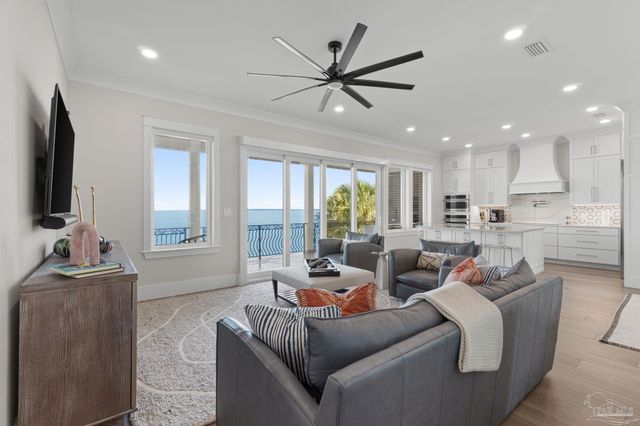 24 Baybridge Dr, Gulf Breeze, FL 32561