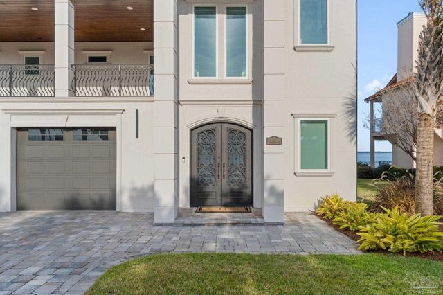 24 Baybridge Dr, Gulf Breeze, FL 32561