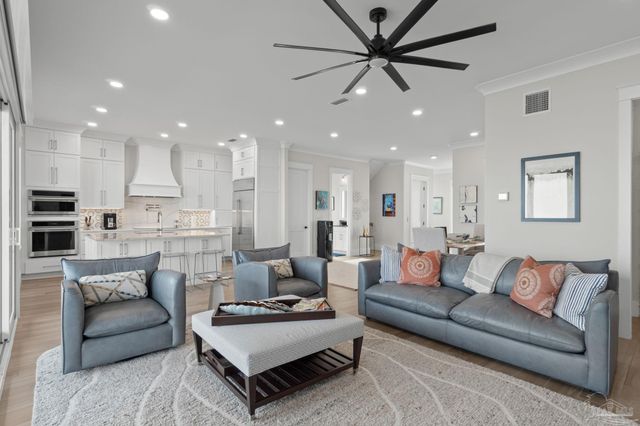 24 Baybridge Dr, Gulf Breeze, FL 32561