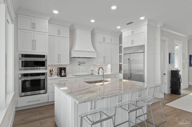 24 Baybridge Dr, Gulf Breeze, FL 32561