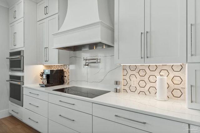 24 Baybridge Dr, Gulf Breeze, FL 32561