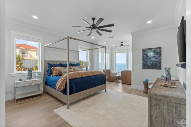 24 Baybridge Dr, Gulf Breeze, FL 32561