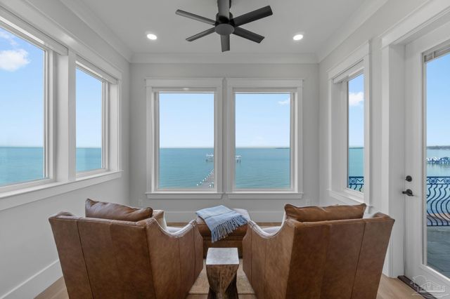 24 Baybridge Dr, Gulf Breeze, FL 32561