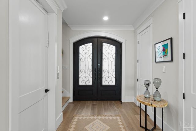 24 Baybridge Dr, Gulf Breeze, FL 32561