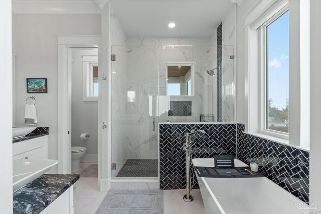 24 Baybridge Dr, Gulf Breeze, FL 32561