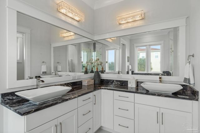 24 Baybridge Dr, Gulf Breeze, FL 32561