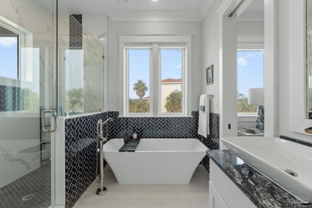 24 Baybridge Dr, Gulf Breeze, FL 32561