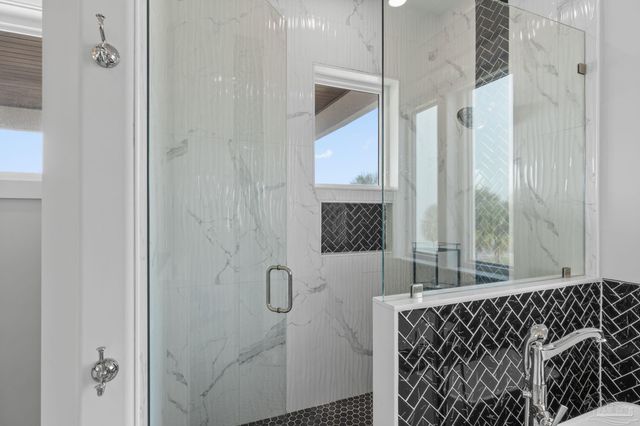 24 Baybridge Dr, Gulf Breeze, FL 32561