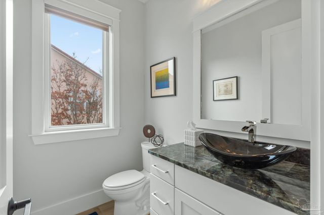 24 Baybridge Dr, Gulf Breeze, FL 32561