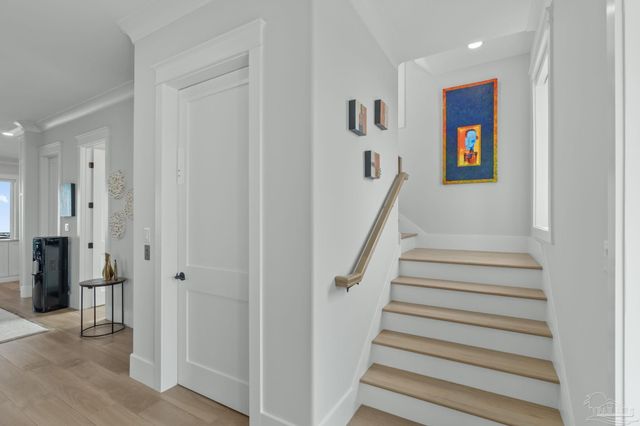 24 Baybridge Dr, Gulf Breeze, FL 32561